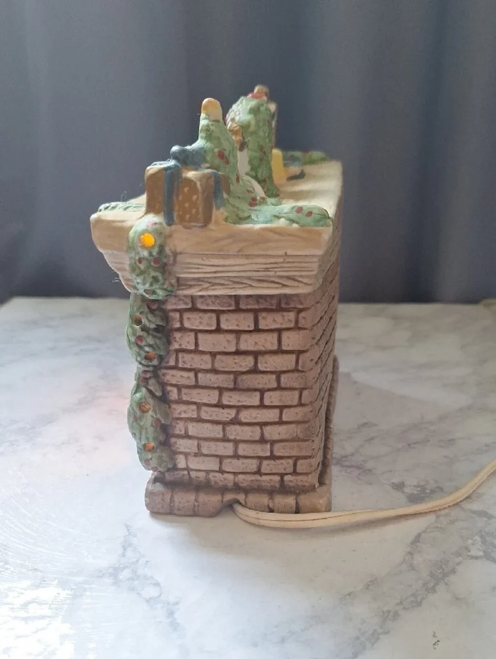 Ceramic Holiday Mantel Garland Decoration in Green with LED Fireplace